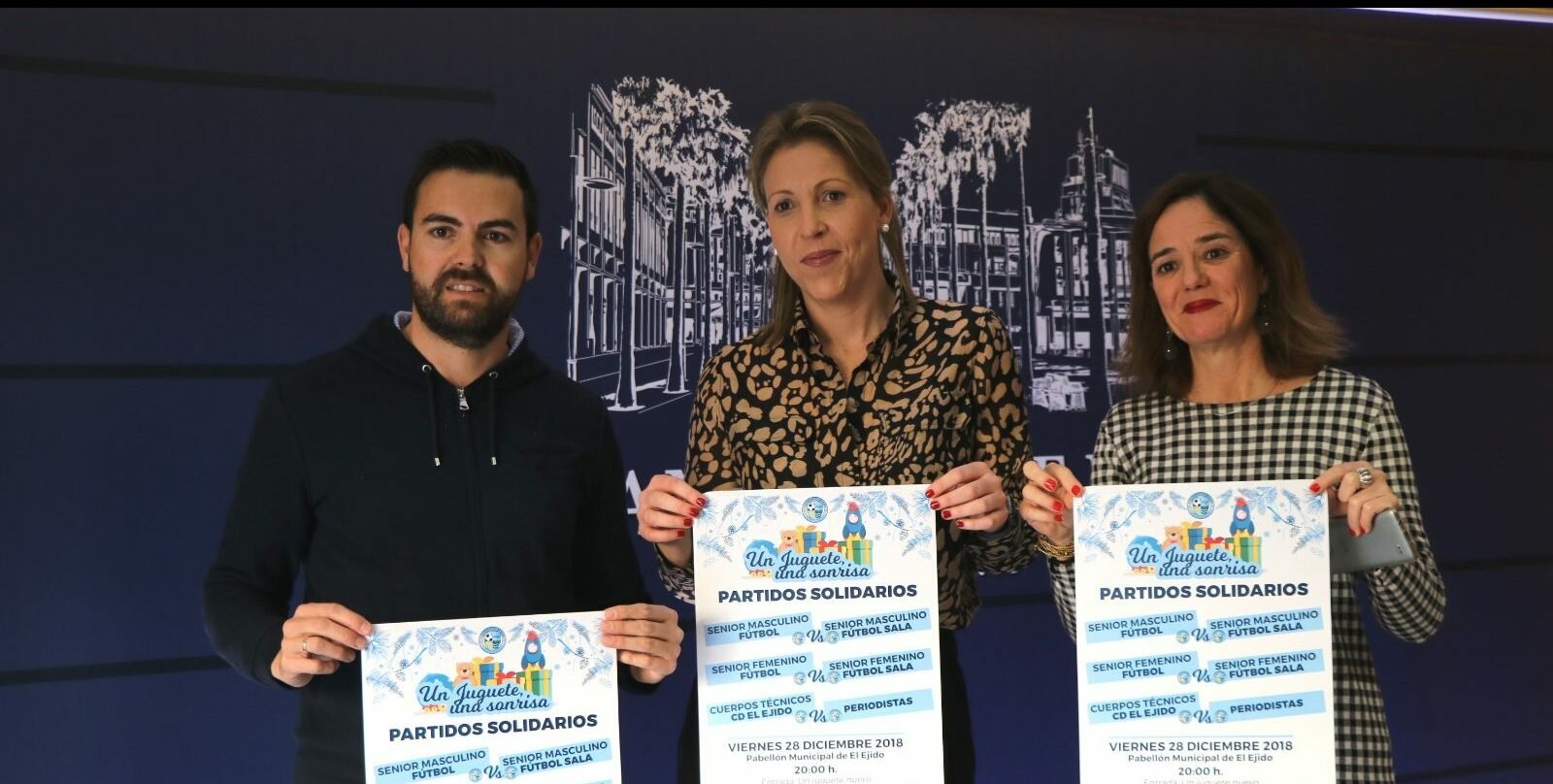 La campaña ‘Un juguete, una sonrisa’ aterriza en el Pabellón Municipal de Deportes de la mano del IMD, el CD Ejido y Cruz Roja