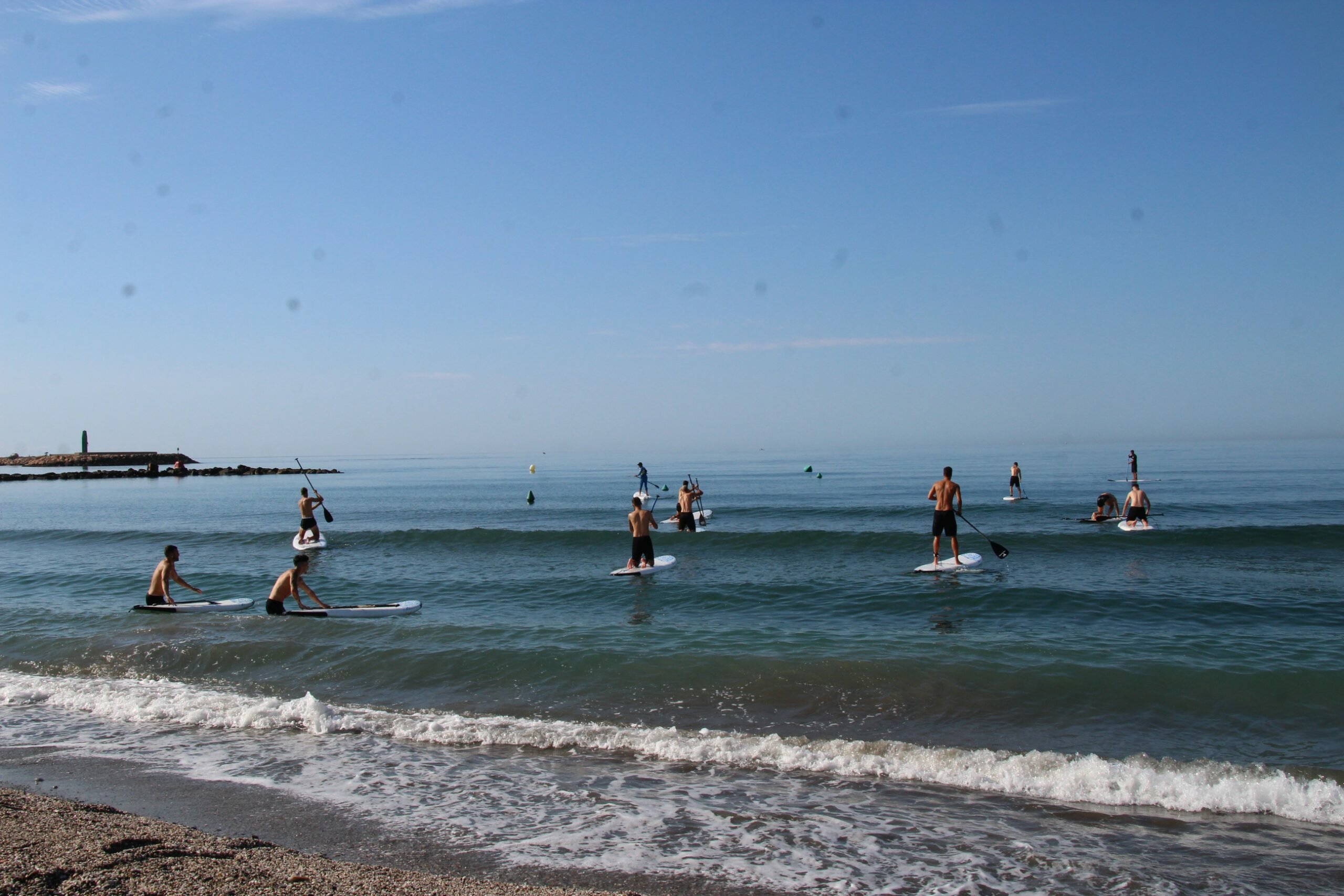 Jornada de playa y Padel Surf para el CD El Ejido con Víctor Fernández Center