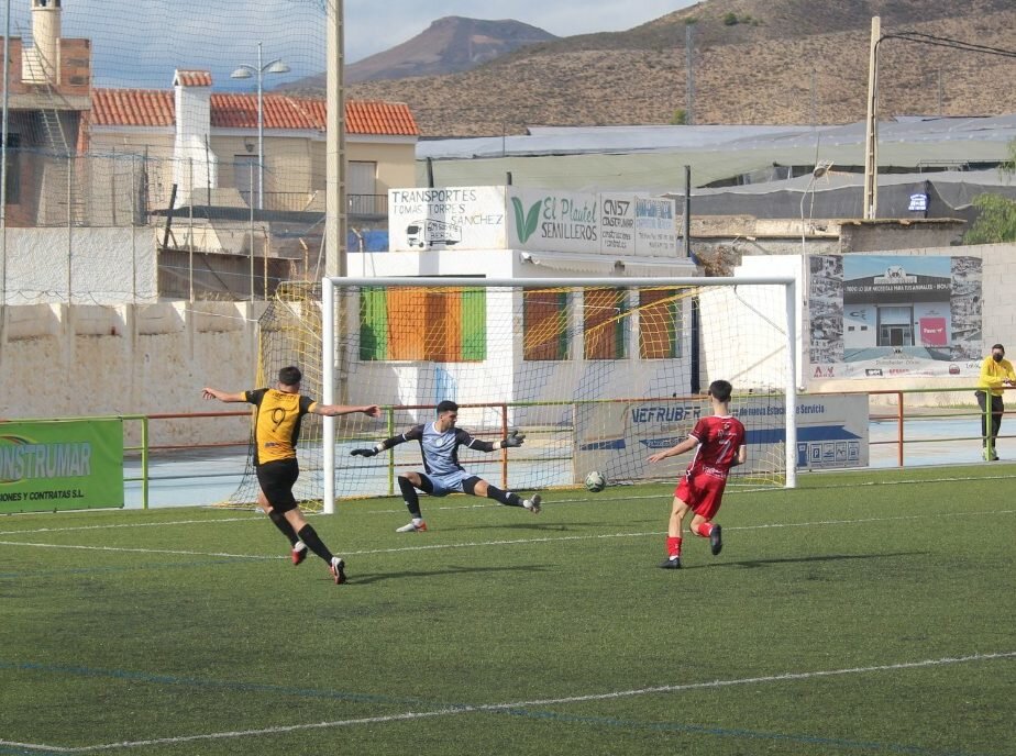 El Berja se impone 2-1 al Rincón y sigue imbatido